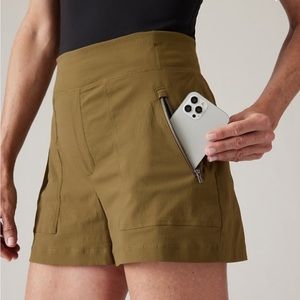 Athleta Trekkie North short